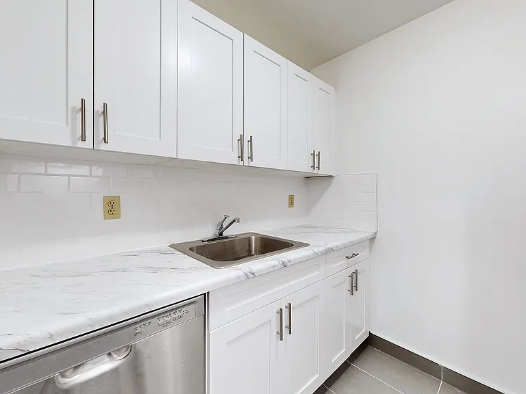 405 Sidney St — Photo 32