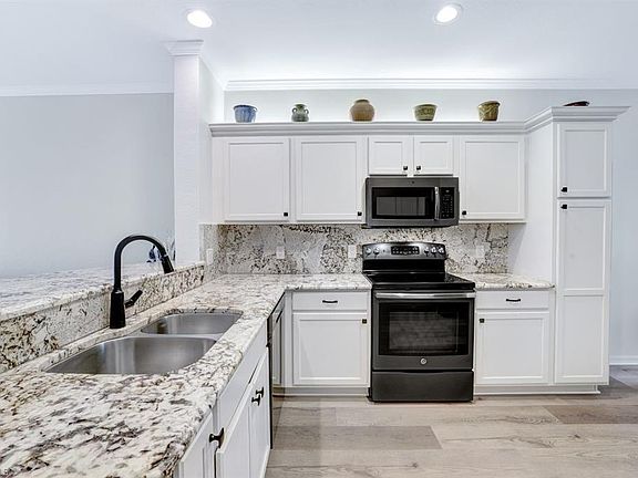 5th image of 20041 SEAGROVE ST #1302