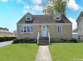 2426 Cottage Ct, Bellmore, NY 11710