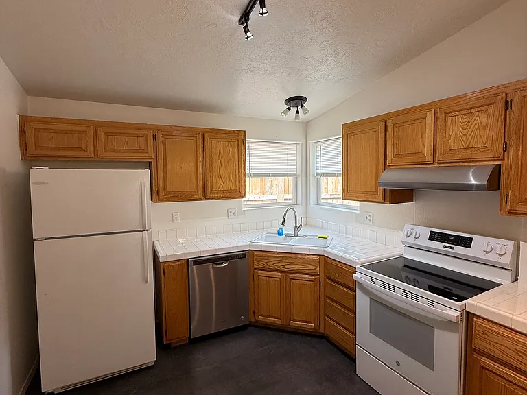 521 SW Forest Grove Dr — Photo 6