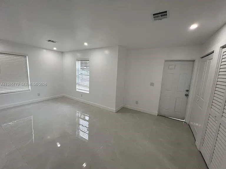 2850 NW 7th St — Photo 15