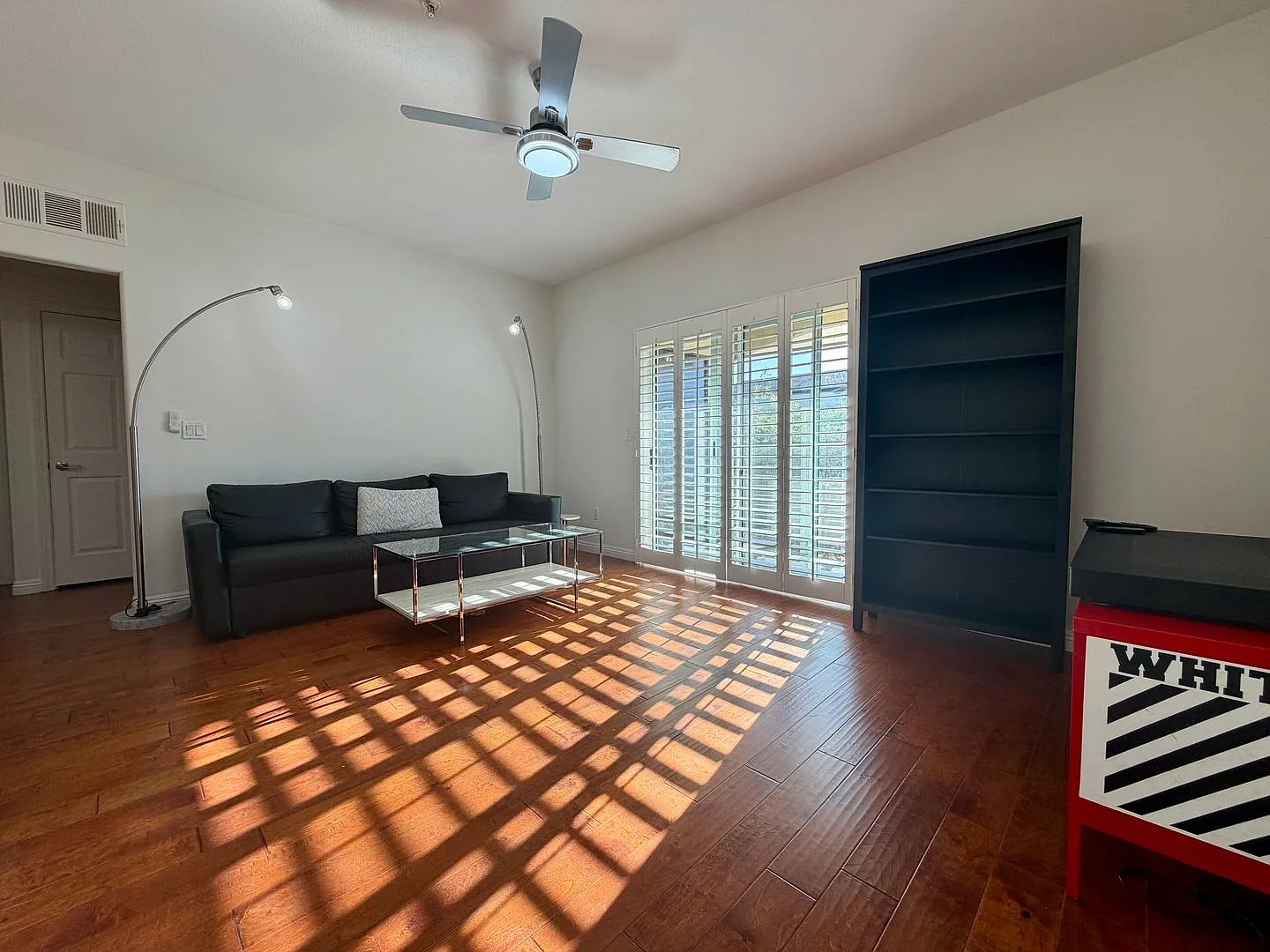 2291 W Horizon Ridge Pkwy — Photo 2