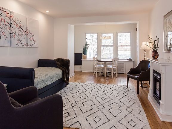 2nd image of 708 W Buena Ave APT 3NE
