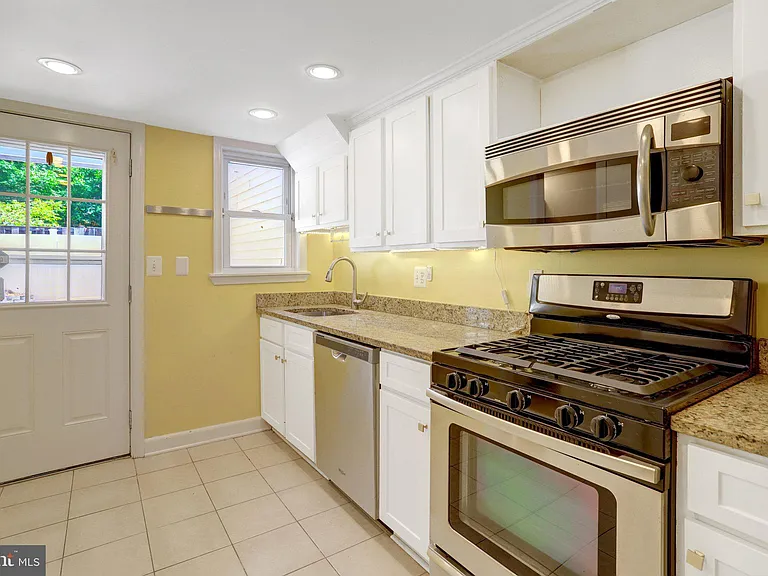 619 N Henry St — Photo 13