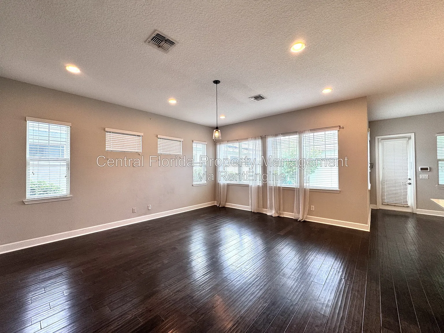 3 bed, 2.5 bath, 2019 sqft, $2,999 — Photo 4