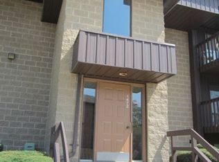 1472 Rock Run Dr APT 2B, Crest Hill, IL 60403