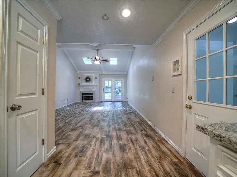 9 Oldstream Ct — Photo 3