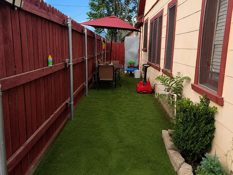 1054 Virginia Ave — Photo 5