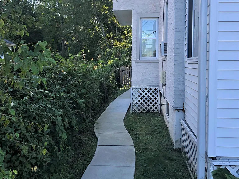 Side walk entrance into backyard from North Street