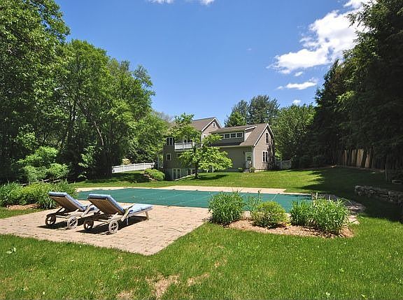 3rd image of 15 Homestead Ln