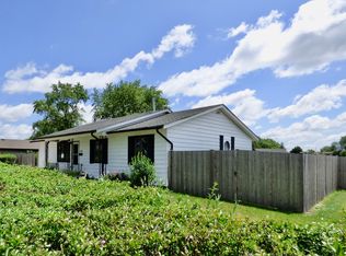 1197 Grissom Trl, Elk Grove Village, IL 60007