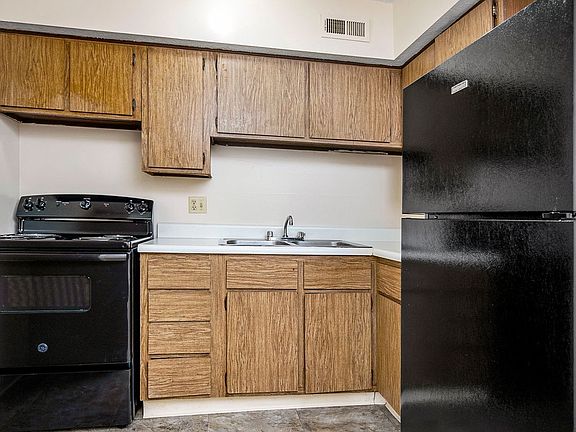 2nd image of 2380 Pinecrest Dr #2390