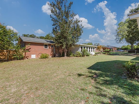 4th image of 307 Camellia Dr