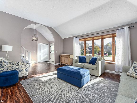3rd image of 26926 Heatherwood Cir
