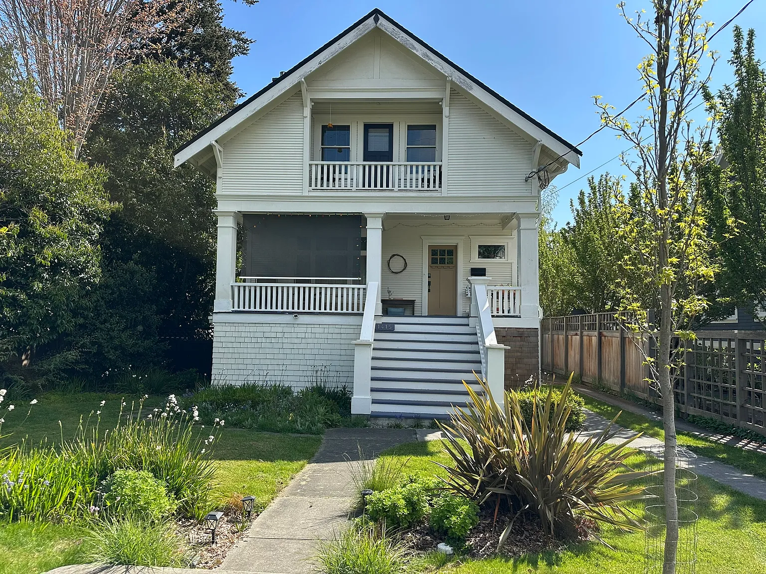 Monterey Ave, Oak Bay — Photo 2