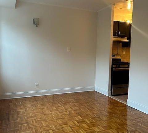 4th image of 33 Park Ave #3J