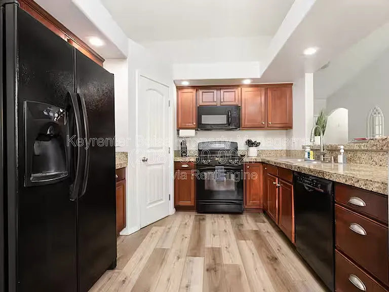 879 N Traquair Pl — Photo 7