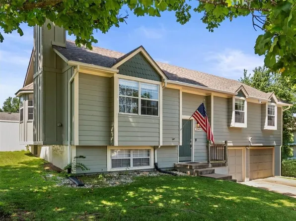 2145 NE Concord St, Lees Summit, MO 64086