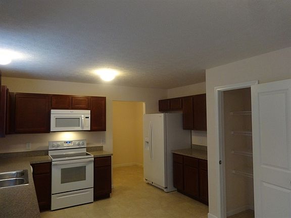4th image of 571 Virginia St