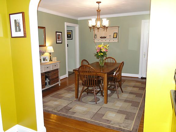 Entry to Dining Room