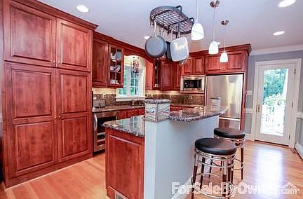 4th image of 703 Silverspring Dr