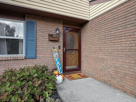 3rd image of 885 Ruskin Dr