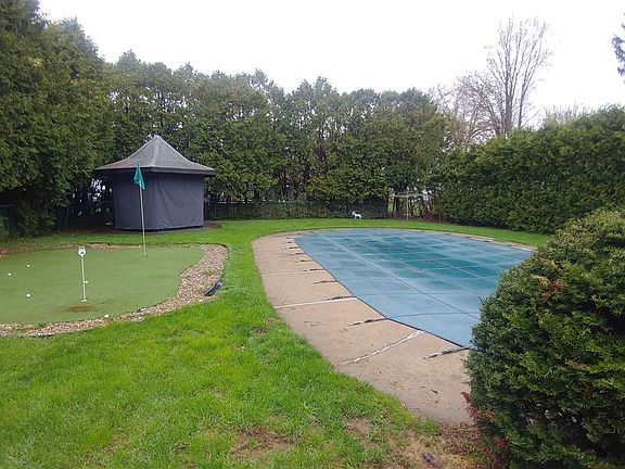 4th image of 9 N Park Dr