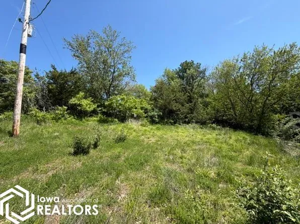 1334 Clark Ave, Brooklyn, IA 52211