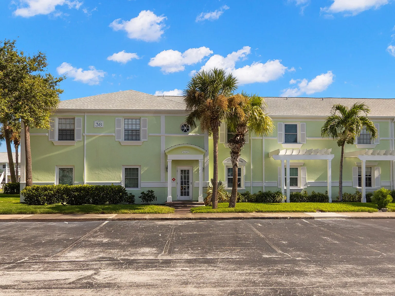 2 bed, 825 sqft, $2,450 — Photo 3