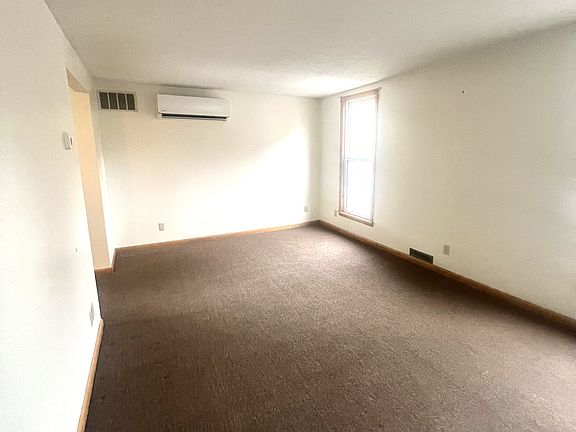 4th image of 250 Main St #1