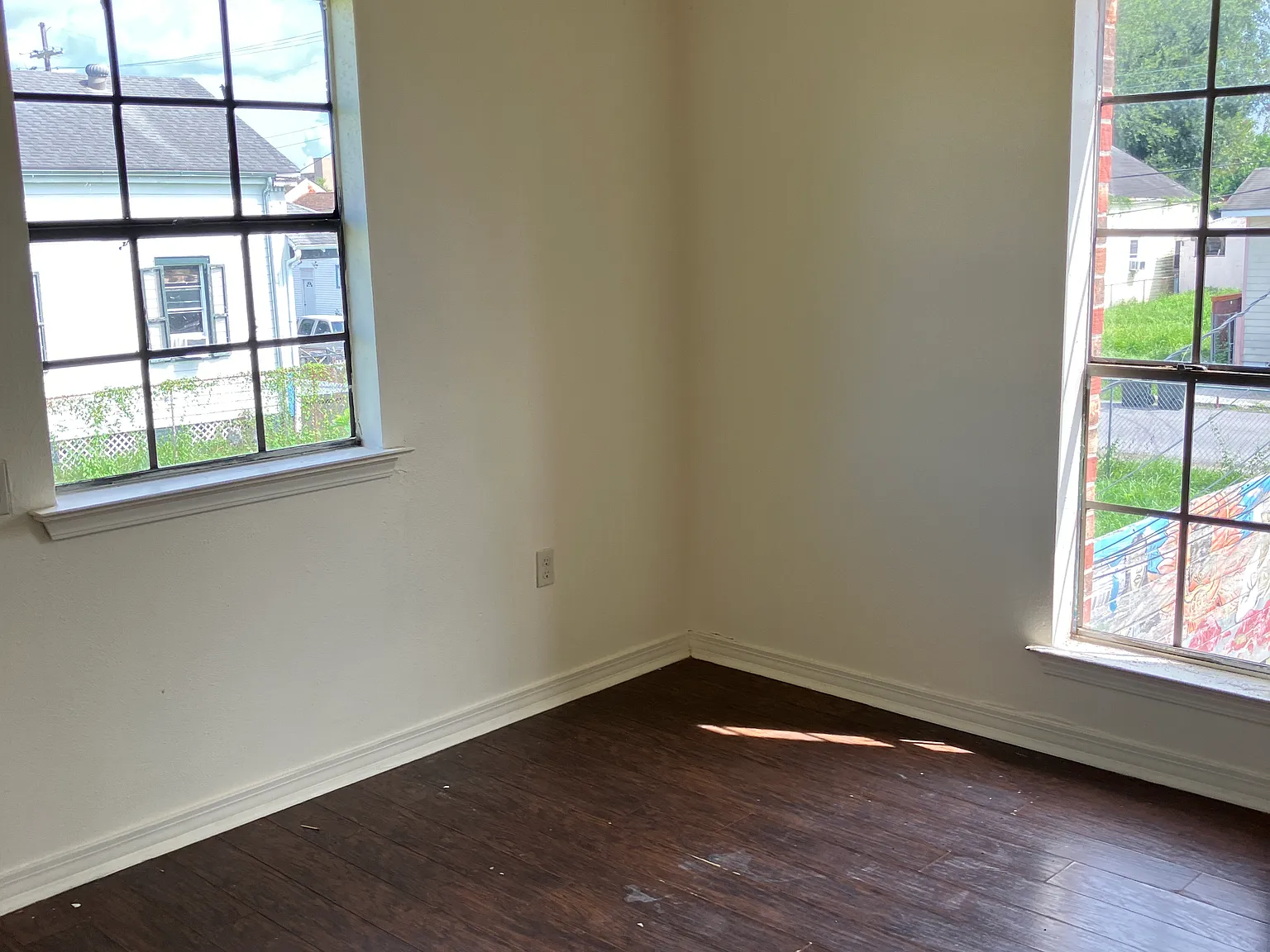 1609 Urquhart St — Photo 3