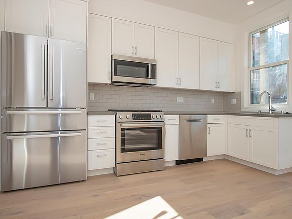 4th image of 2131 24th St
