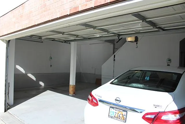 Building Photo - 1194 E Hawberry Cir