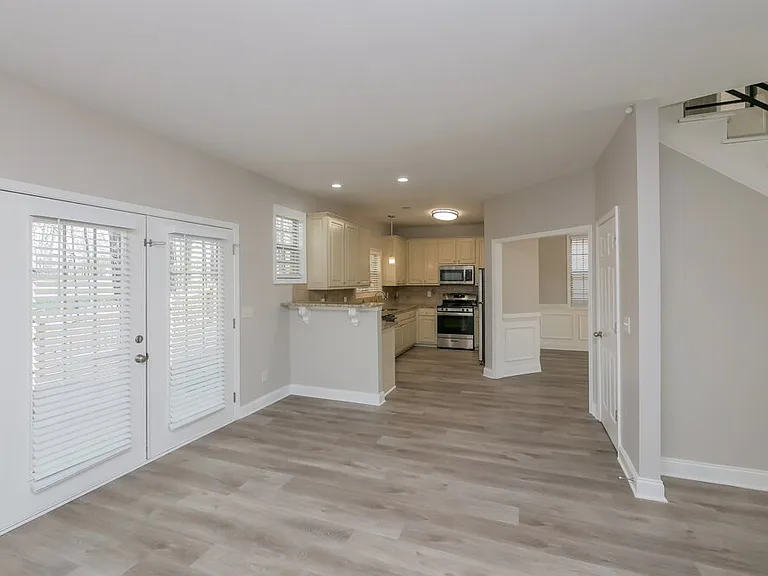 184 Greenview Dr — Photo 7