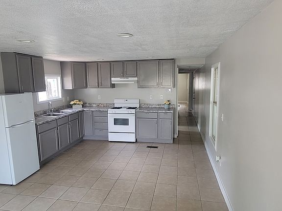 5th image of 813 W Big Mountain Dr #132
