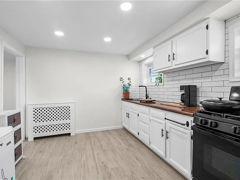 726 Seneca St #2 — Photo 5