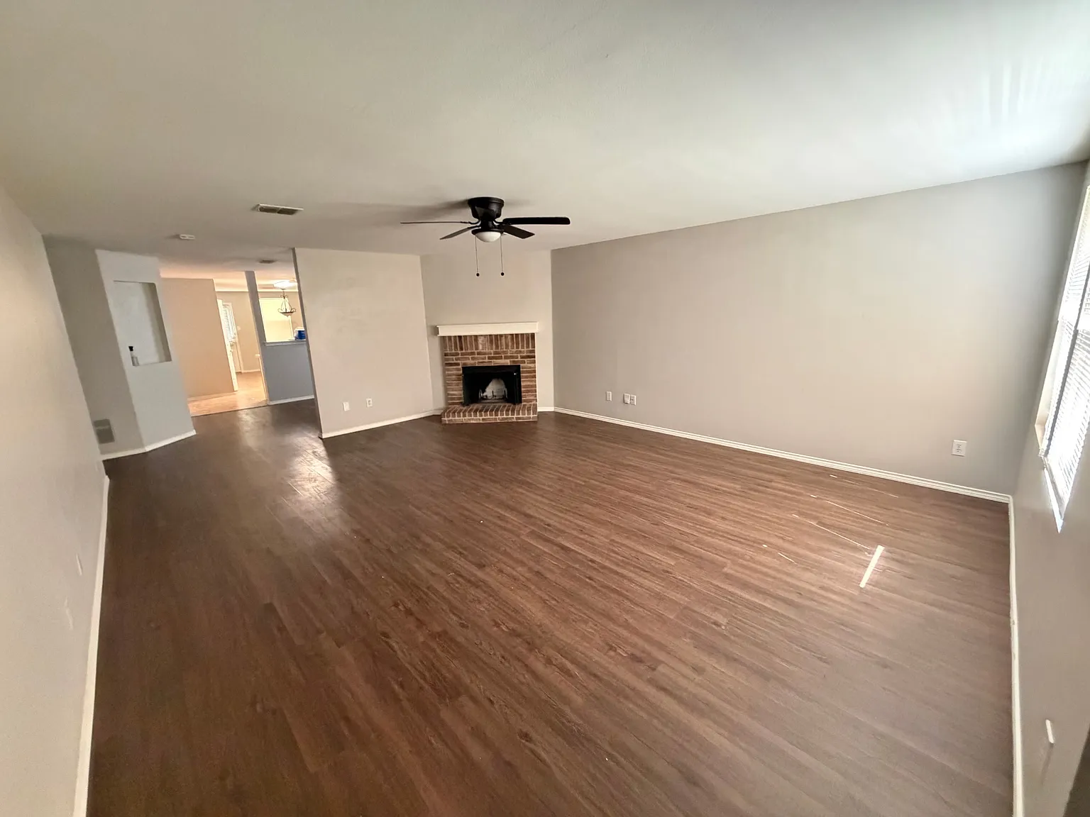 3 bed, 1883 sqft, $2,350 — Photo 2