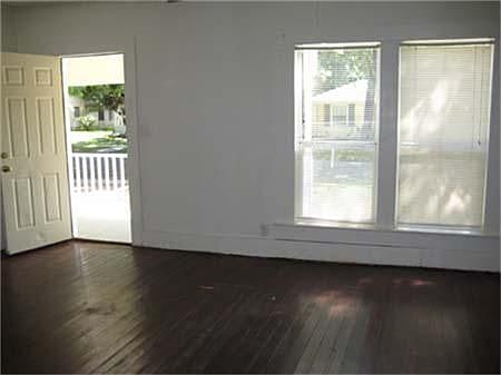 3rd image of 906 N Sherman St
