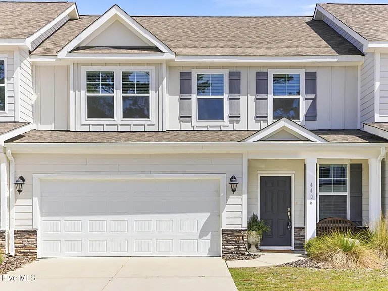 4406 Finch Ln — Photo 1