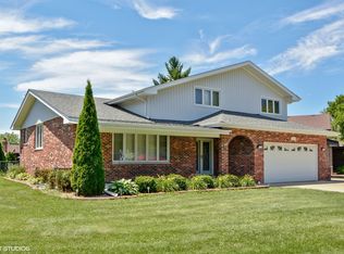 12055 Lake View Dr, Orland Park, IL 60467