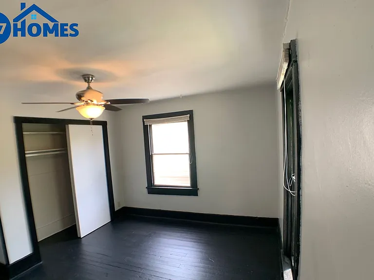 2111 S Garfield Dr — Photo 9