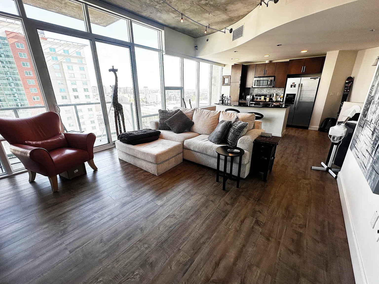 1 bed, 926 sqft, $2,750 — Photo 2