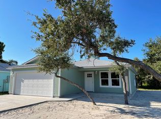 720 E Linden St, Rockport, TX 78382