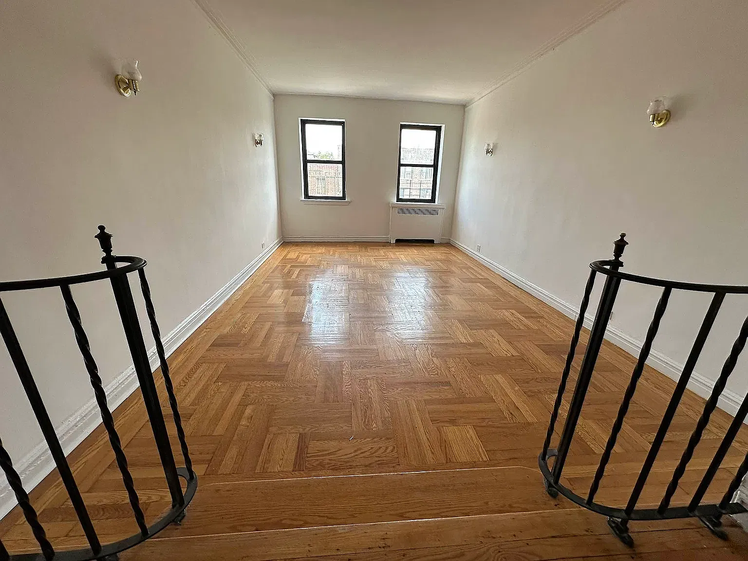 6645 Broadway — Photo 2