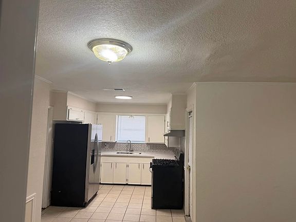 3rd image of 3616 Avenue D