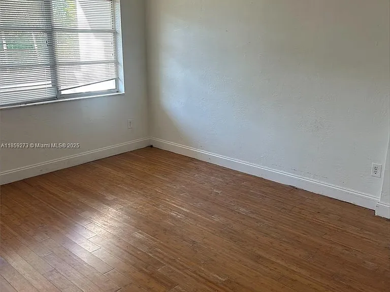 2175 NE 170th St #202 — Photo 4