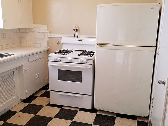 2nd image of 3404 Wellington St