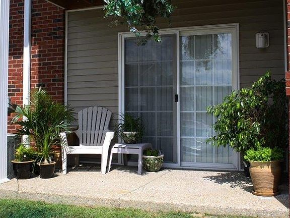 5th image of 202 Goldfinch Ct Unit 203