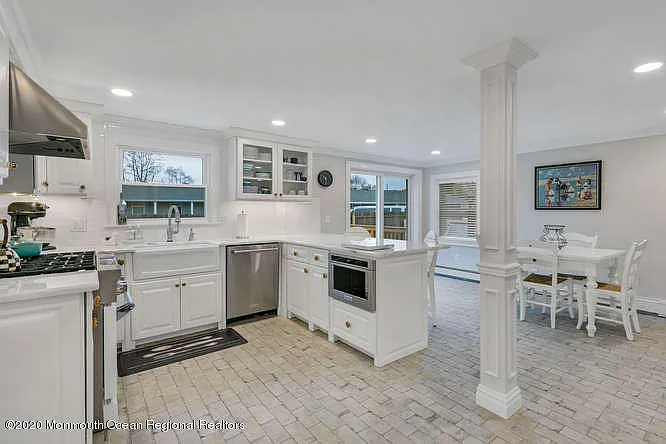 519 Saint Clair Ave — Photo 12