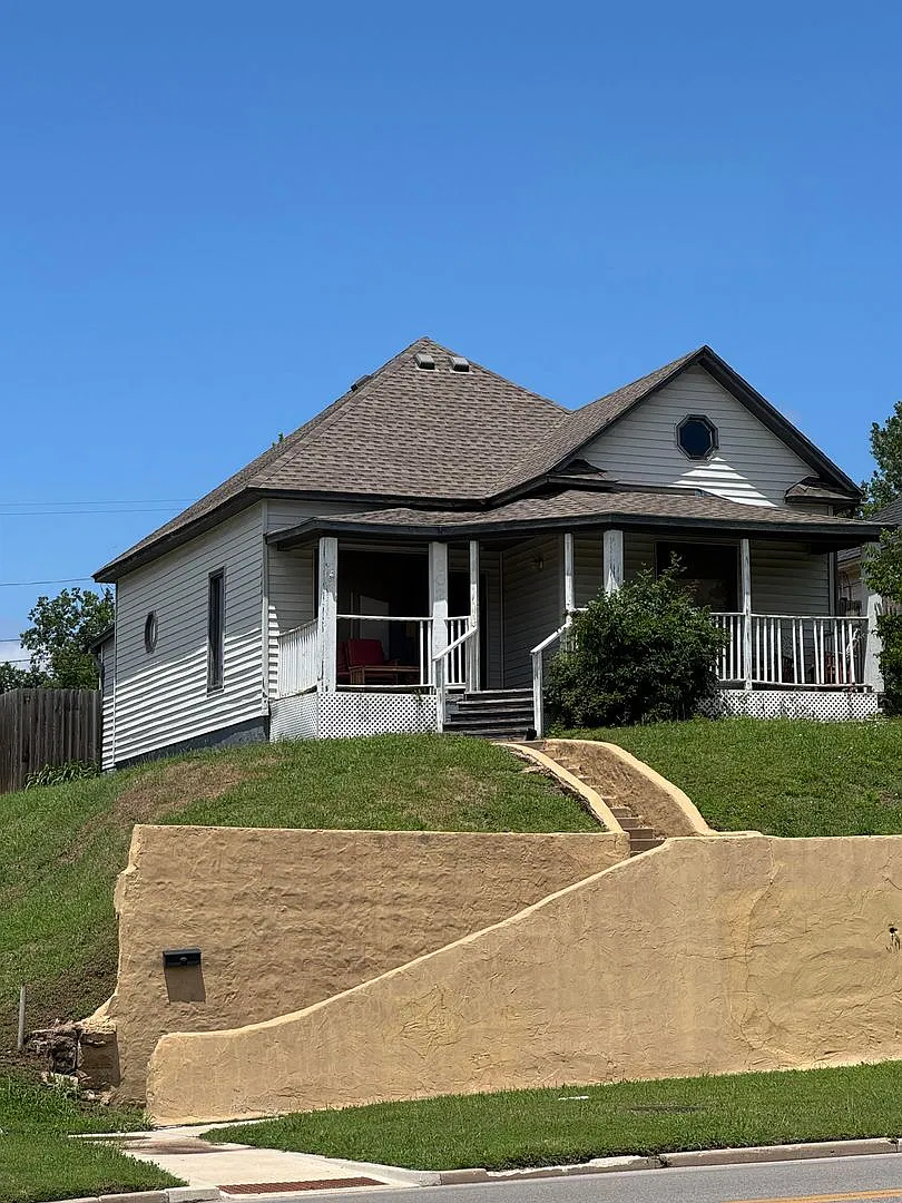 602 E Randolph — Photo 1